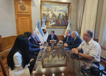 Sadir y Bernis encabezaron la recepción oficial al embajador de Estados Unidos en Casa de Gobierno