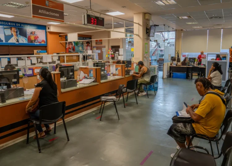 Más de 60 farmacias adheridas al plan de entrega descentralizada del ISJ