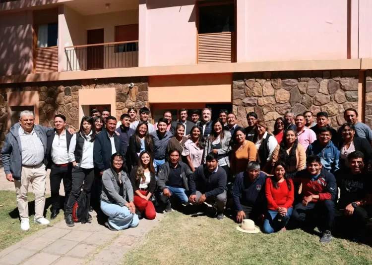 El gobernador Sadir encabezó un encuentro de gestión con jefes comunales de Quebrada y Puna