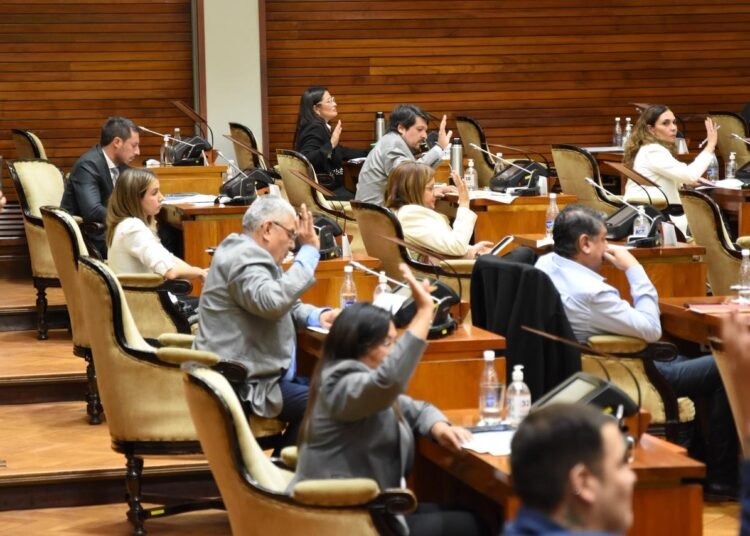El Fomento a Grandes Inversiones y la emergencia del transporte, entre otros proyectos, fueron aprobados en la 4 Sesión Ordinaria de la Legislatura