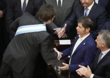 Milei y Kicillof pelearían punto a punto en Provincia de Buenos Aires según encuesta