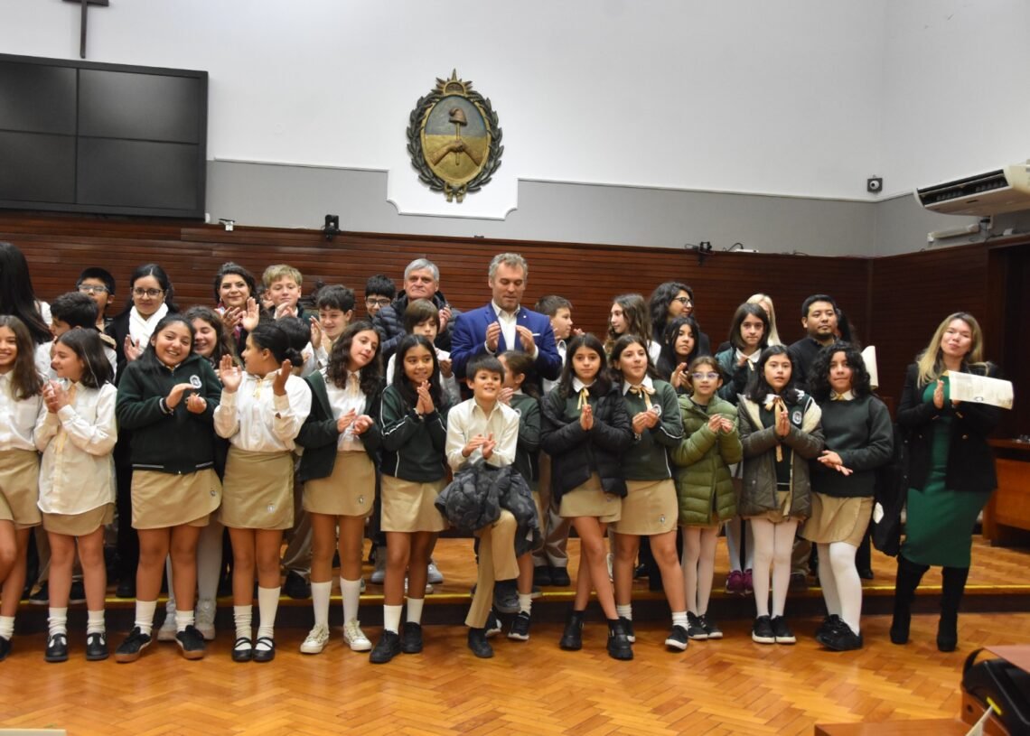 Estudiantes del Complejo Educativo José Hernández visitaron la Legislatura de Jujuy