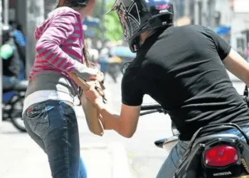 Palpalá abandonada: motochorro atacó a una madre y a su hijita a plena luz del día