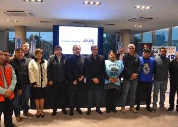 Foro de debate sobre la Ley de Modernización Laboral diálogo entre trabajadores, sindicatos y especialistas