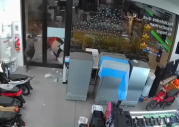 Robo récord en Córdoba: en apenas 22 segundos destrozaron una vidriera y se llevaron $10 millones en celulares