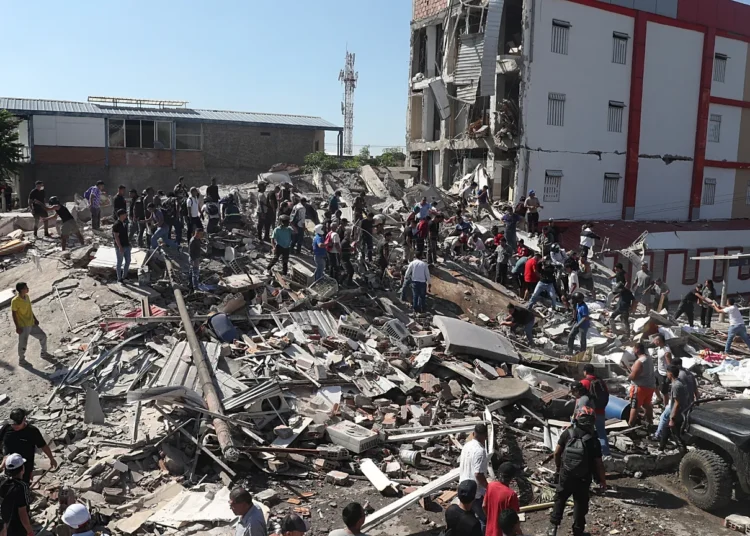 El devastador terremoto de magnitud 7,4 deja al menos 169 muertos y más de 900 heridos en Colombia