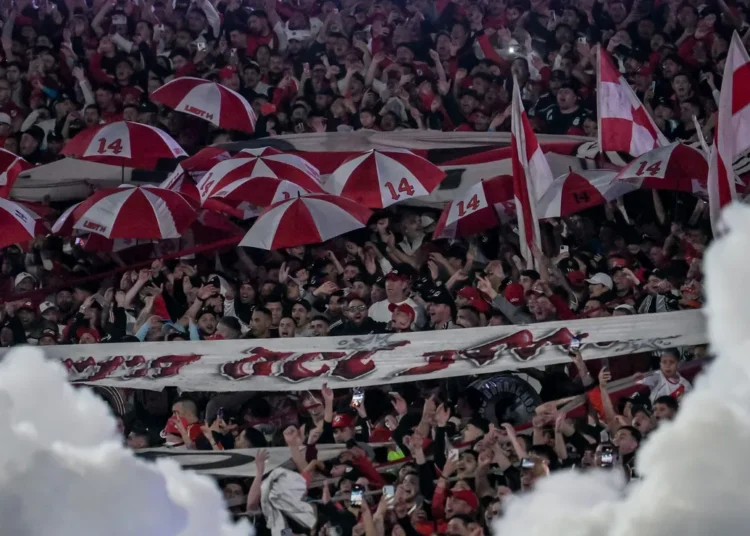 Tragedia en el Monumental: Murió un hincha de River tras sufrir un paro cardíaco