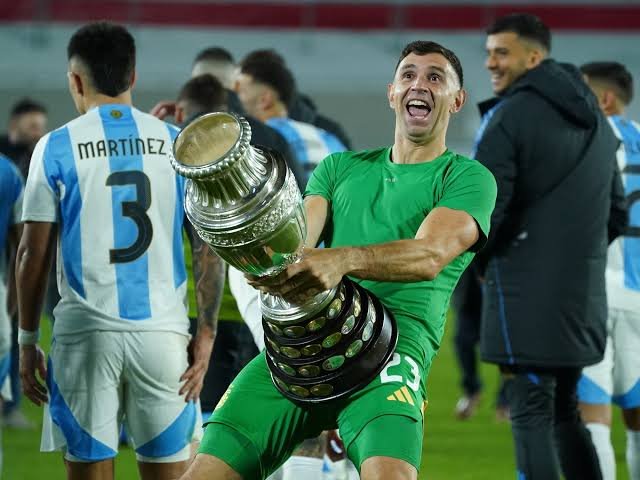 El “Dibu” Martínez cumple 34 años: de ídolo de la Selección al nuevo desafío en el Chelsea